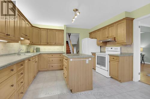 32 Forestview Crescent, Ottawa, ON - Indoor Photo Showing Kitchen