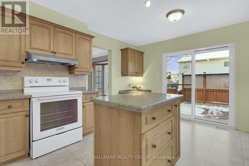 32 Forestview Crescent, Ottawa, ON - Indoor Photo Showing Kitchen