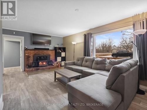 4106 Garrison Road, Fort Erie (335 - Ridgeway), ON - Indoor Photo Showing Living Room With Fireplace