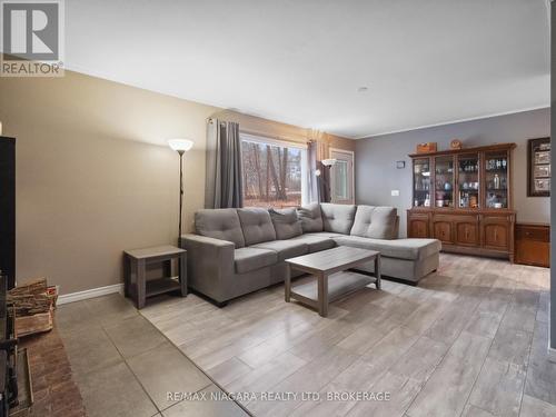 4106 Garrison Road, Fort Erie (335 - Ridgeway), ON - Indoor Photo Showing Living Room