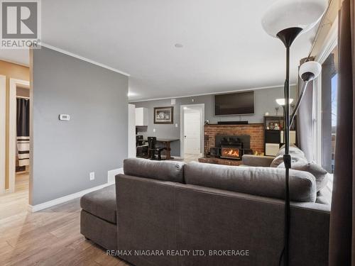 4106 Garrison Road, Fort Erie (335 - Ridgeway), ON - Indoor Photo Showing Living Room With Fireplace