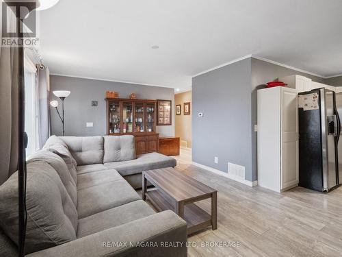 4106 Garrison Road, Fort Erie (335 - Ridgeway), ON - Indoor Photo Showing Living Room