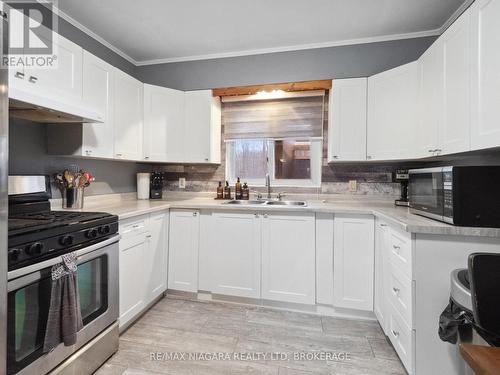 4106 Garrison Road, Fort Erie (335 - Ridgeway), ON - Indoor Photo Showing Kitchen With Double Sink