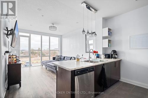 219 - 16 Concord Place, Grimsby (540 - Grimsby Beach), ON - Indoor Photo Showing Kitchen