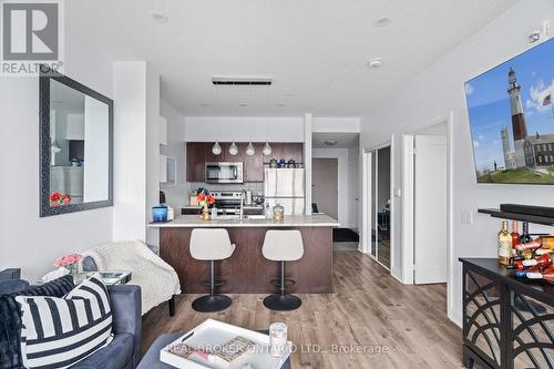 219 - 16 Concord Place, Grimsby (540 - Grimsby Beach), ON - Indoor Photo Showing Kitchen