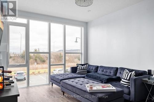 219 - 16 Concord Place, Grimsby (540 - Grimsby Beach), ON - Indoor Photo Showing Living Room