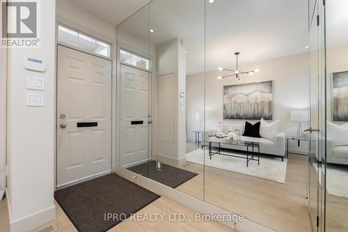 15 Niagara Street, Toronto, ON - Indoor Photo Showing Other Room