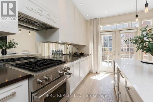 15 Niagara Street, Toronto, ON - Indoor Photo Showing Kitchen With Upgraded Kitchen