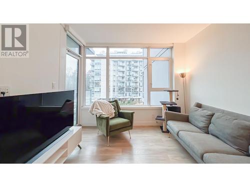 603 8538 River District Crossing, Vancouver, BC - Indoor Photo Showing Living Room