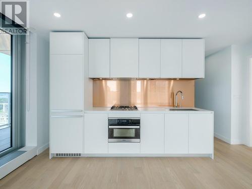 2102 1480 Howe Street, Vancouver, BC - Indoor Photo Showing Kitchen