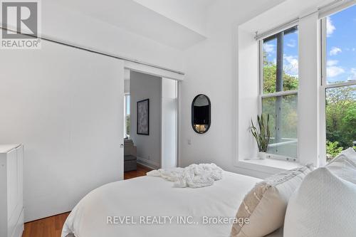 205 - 385 Brunswick Avenue, Toronto, ON - Indoor Photo Showing Bedroom