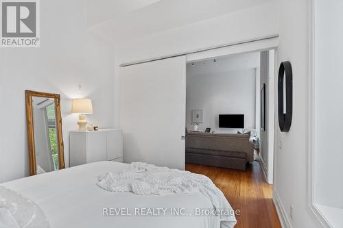 205 - 385 Brunswick Avenue, Toronto, ON - Indoor Photo Showing Bedroom