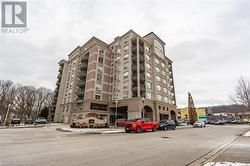 4000 CREEKSIDE Drive Unit# 207  Dundas, ON L9H 7S9