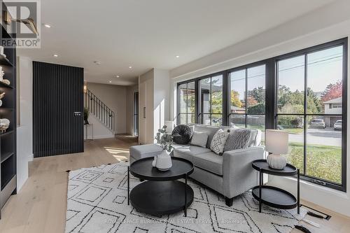 3029 Eva Drive, Burlington, ON - Indoor Photo Showing Living Room