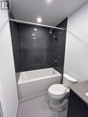 3110 - 4130 Parkside Village Drive, Mississauga, ON - Indoor Photo Showing Bathroom