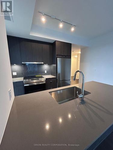 3110 - 4130 Parkside Village Drive, Mississauga, ON - Indoor Photo Showing Kitchen