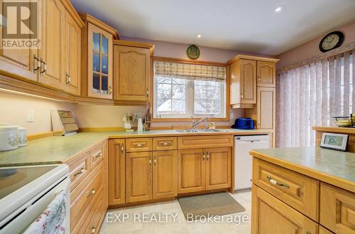 42 River Run Road, Mapleton, ON - Indoor Photo Showing Kitchen With Double Sink