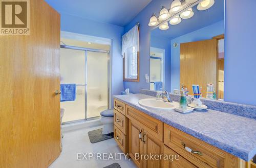 42 River Run Road, Mapleton, ON - Indoor Photo Showing Bathroom