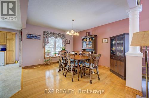 42 River Run Road, Mapleton, ON - Indoor Photo Showing Dining Room