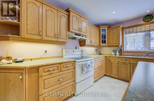 42 River Run Road, Mapleton, ON - Indoor Photo Showing Kitchen