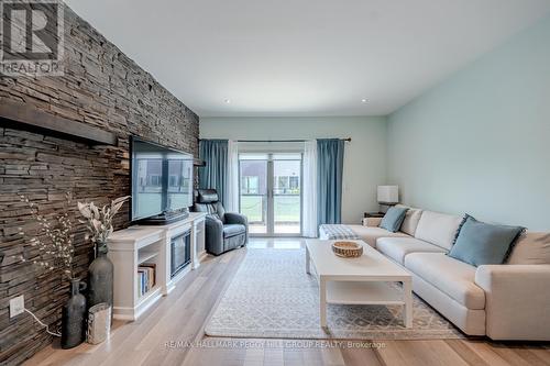 35 - 369 Essa Road, Barrie, ON - Indoor Photo Showing Living Room