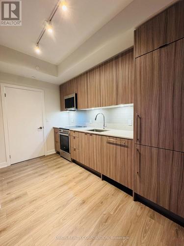 2011 - 4130 Parkside Village Drive, Mississauga, ON - Indoor Photo Showing Kitchen