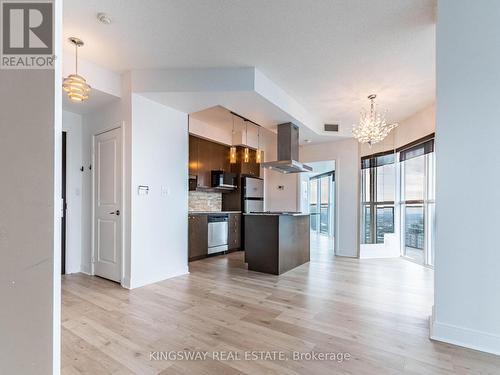 4004 - 60 Absolute Avenue, Mississauga, ON - Indoor Photo Showing Kitchen