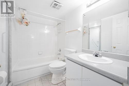 702 - 400 Webb Drive, Mississauga, ON - Indoor Photo Showing Bathroom