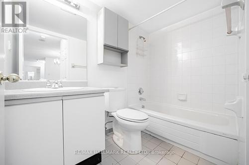 702 - 400 Webb Drive, Mississauga, ON - Indoor Photo Showing Bathroom