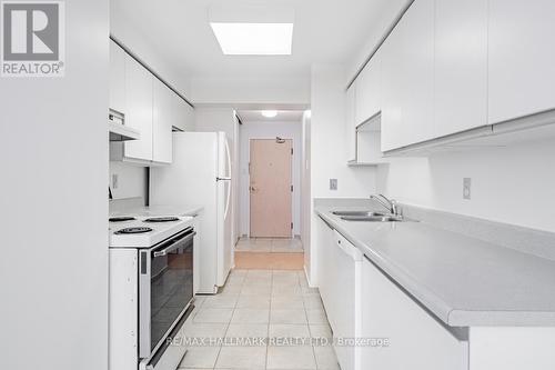 702 - 400 Webb Drive, Mississauga, ON - Indoor Photo Showing Kitchen With Double Sink