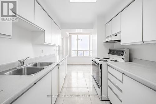 702 - 400 Webb Drive, Mississauga, ON - Indoor Photo Showing Kitchen With Double Sink