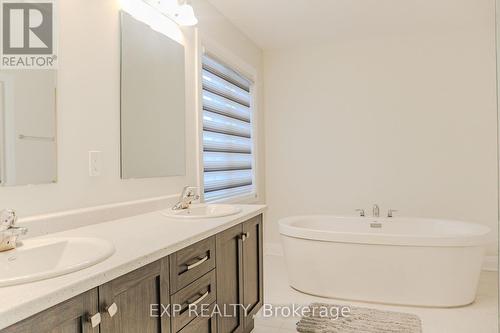 241 Raspberry Place, Waterloo, ON - Indoor Photo Showing Bathroom