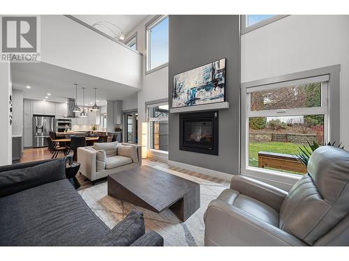 307 Mariposa Court, Kamloops, BC - Indoor Photo Showing Living Room With Fireplace