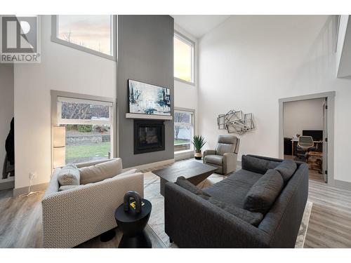 307 Mariposa Court, Kamloops, BC - Indoor Photo Showing Living Room With Fireplace