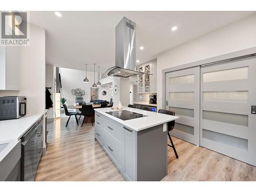 307 Mariposa Court, Kamloops, BC - Indoor Photo Showing Kitchen