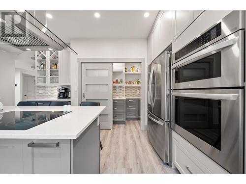 307 Mariposa Court, Kamloops, BC - Indoor Photo Showing Kitchen With Upgraded Kitchen