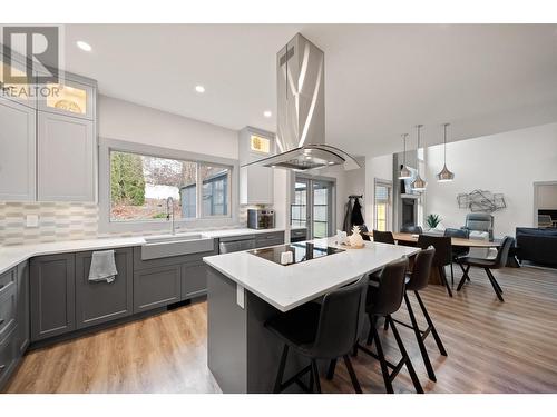 307 Mariposa Court, Kamloops, BC - Indoor Photo Showing Kitchen With Upgraded Kitchen