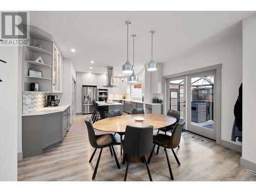 307 Mariposa Court, Kamloops, BC - Indoor Photo Showing Dining Room