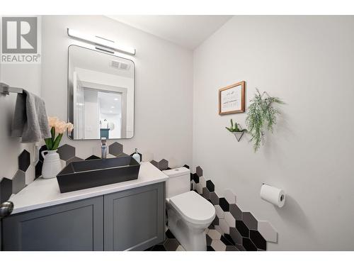 307 Mariposa Court, Kamloops, BC - Indoor Photo Showing Bathroom