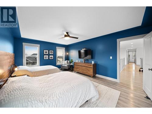 307 Mariposa Court, Kamloops, BC - Indoor Photo Showing Bedroom