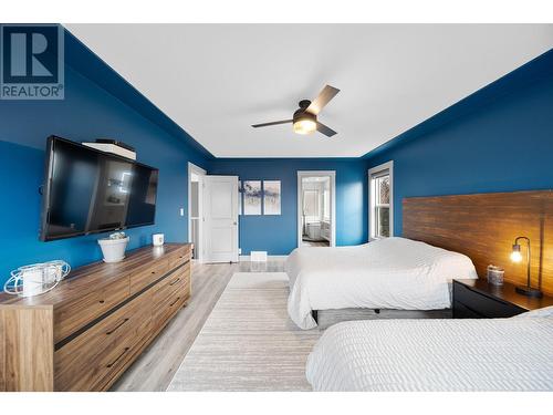 307 Mariposa Court, Kamloops, BC - Indoor Photo Showing Bedroom