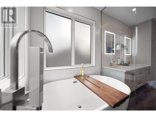 307 Mariposa Court, Kamloops, BC - Indoor Photo Showing Bathroom