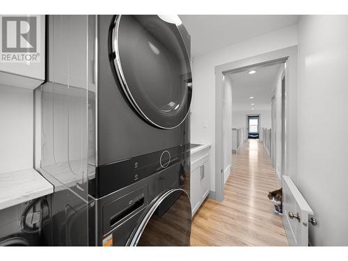 307 Mariposa Court, Kamloops, BC - Indoor Photo Showing Laundry Room