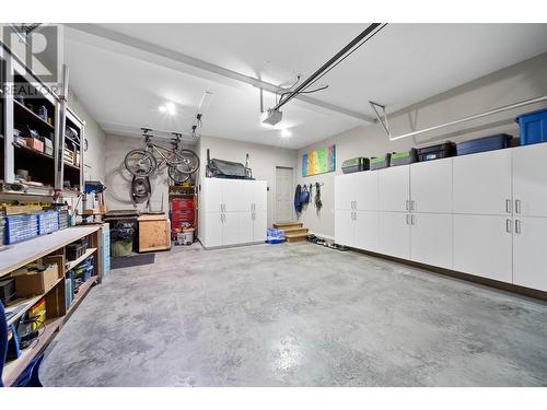 307 Mariposa Court, Kamloops, BC - Indoor Photo Showing Garage