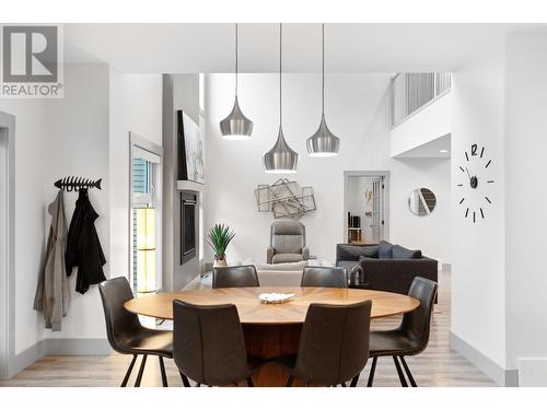 307 Mariposa Court, Kamloops, BC - Indoor Photo Showing Dining Room