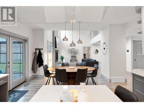 307 Mariposa Court, Kamloops, BC - Indoor Photo Showing Dining Room