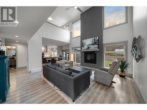 307 Mariposa Court, Kamloops, BC - Indoor Photo Showing Living Room With Fireplace