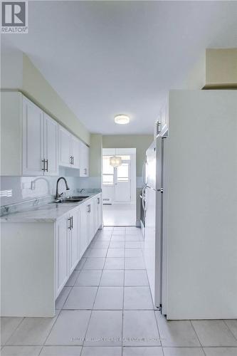 705 - 5 Frith Road, Toronto (Glenfield-Jane Heights), ON - Indoor Photo Showing Kitchen