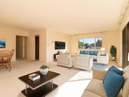 401-36 South Turner St, Victoria, BC - Indoor Photo Showing Living Room