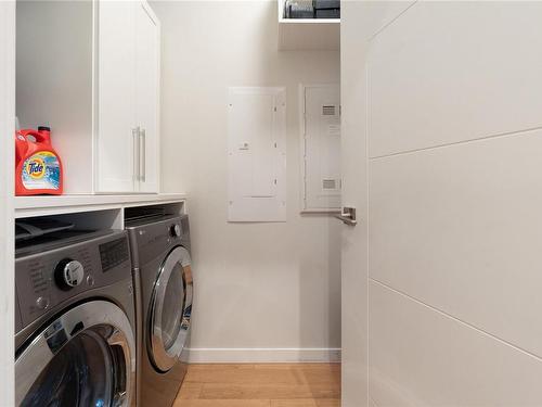 502-1201 Fort St, Victoria, BC - Indoor Photo Showing Laundry Room